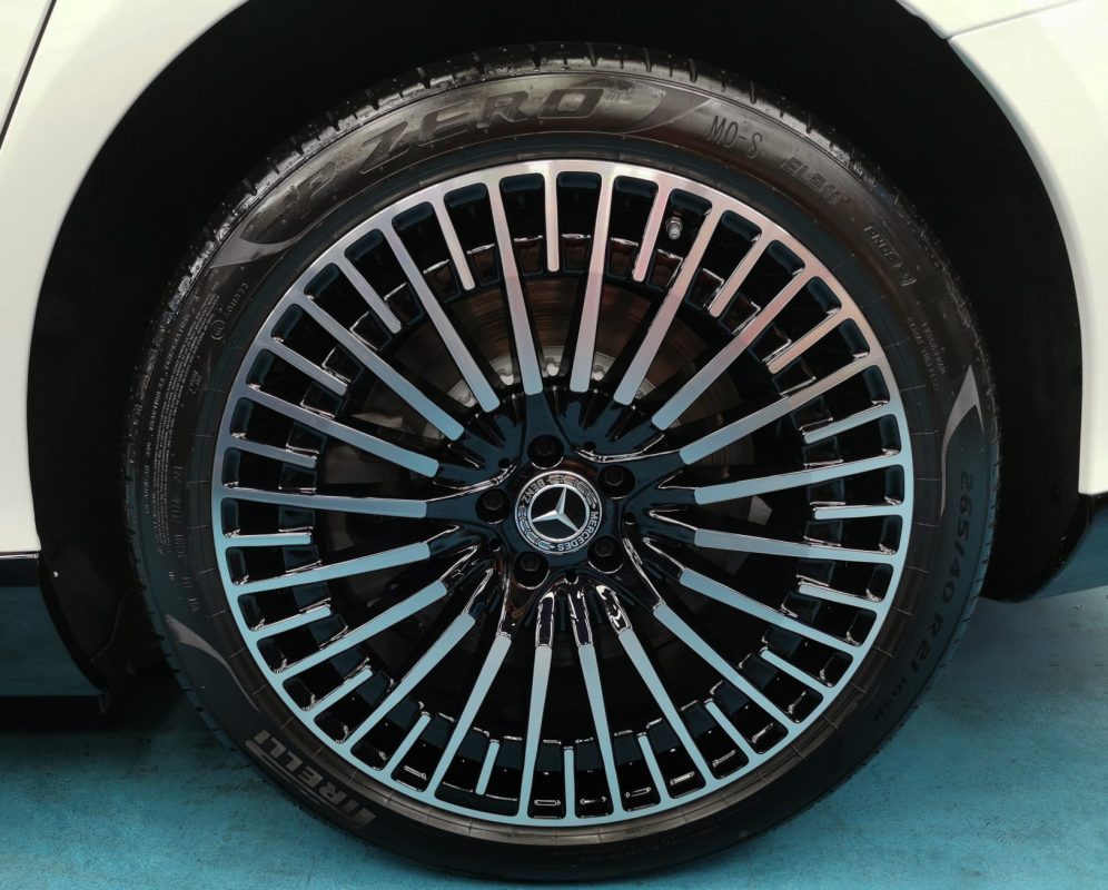Side profile of the Mercedes-Benz EQS450+ with the coating sealed in.