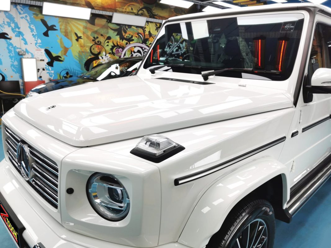 Side view of the Mercedes-Benz G400 AMG after the ceramic coating.