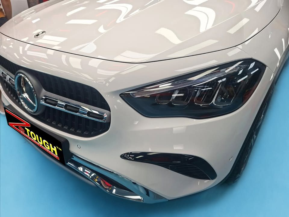 Front of the white GLA 180 showing the star grille and headlamp.