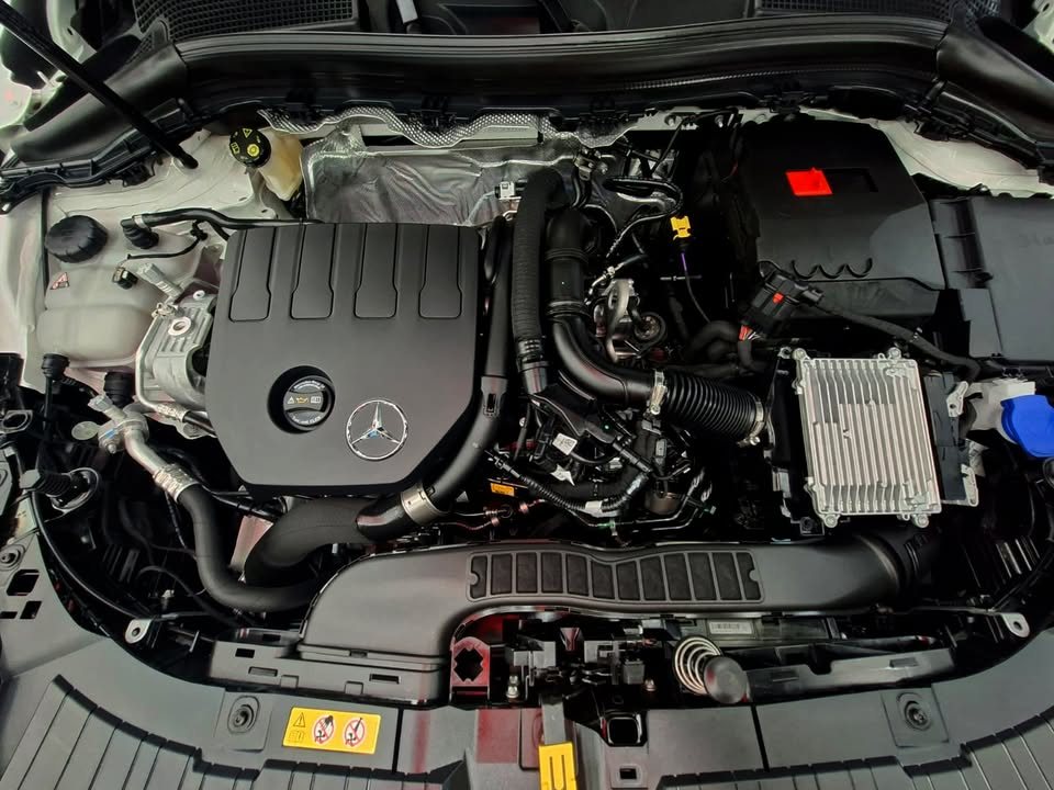 Engine bay of the Mercedes-Benz GLA 180 with the engine cover in view.