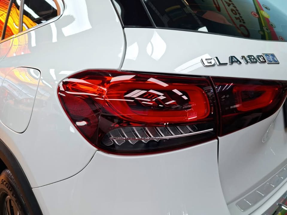Tail lamp and GLA 180 badge on the white tailgate.