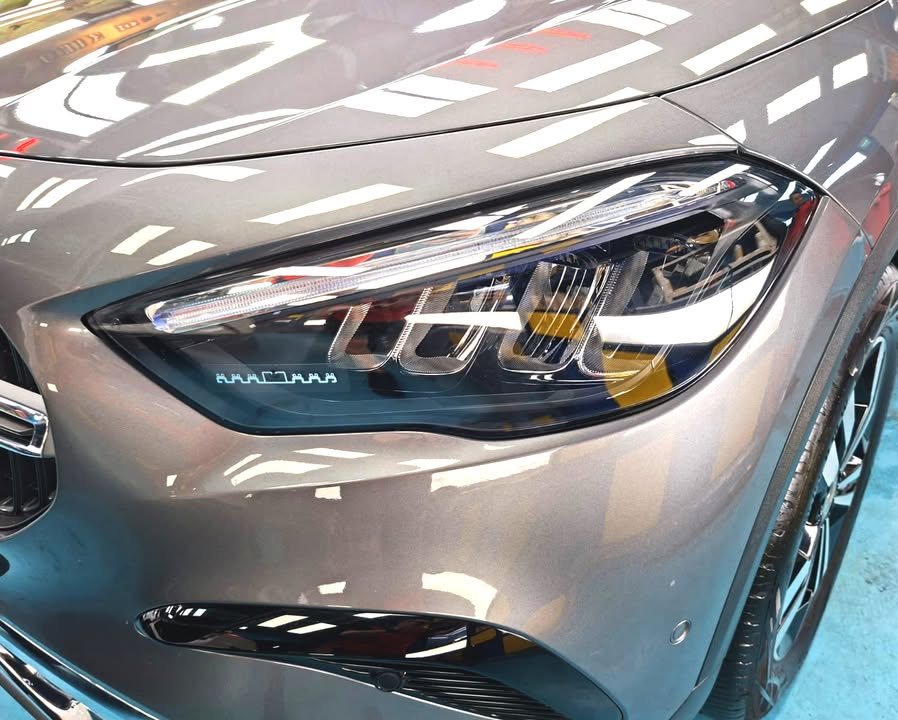 Close-up of the GLA 180 headlight in grey paint.