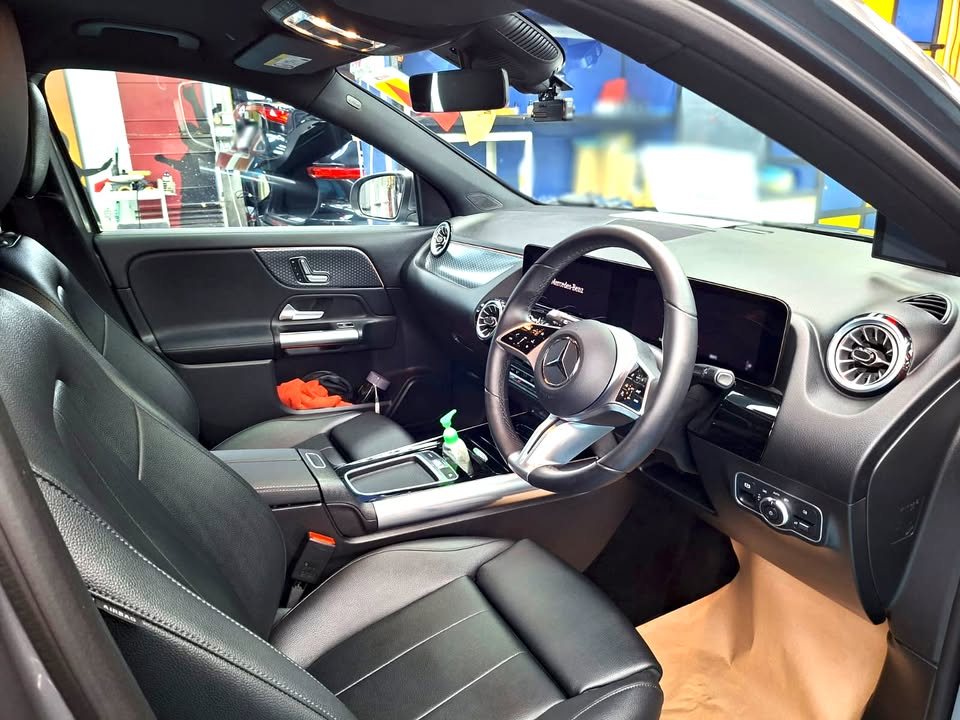 Black leather seats and steering wheel inside the GLA 180.