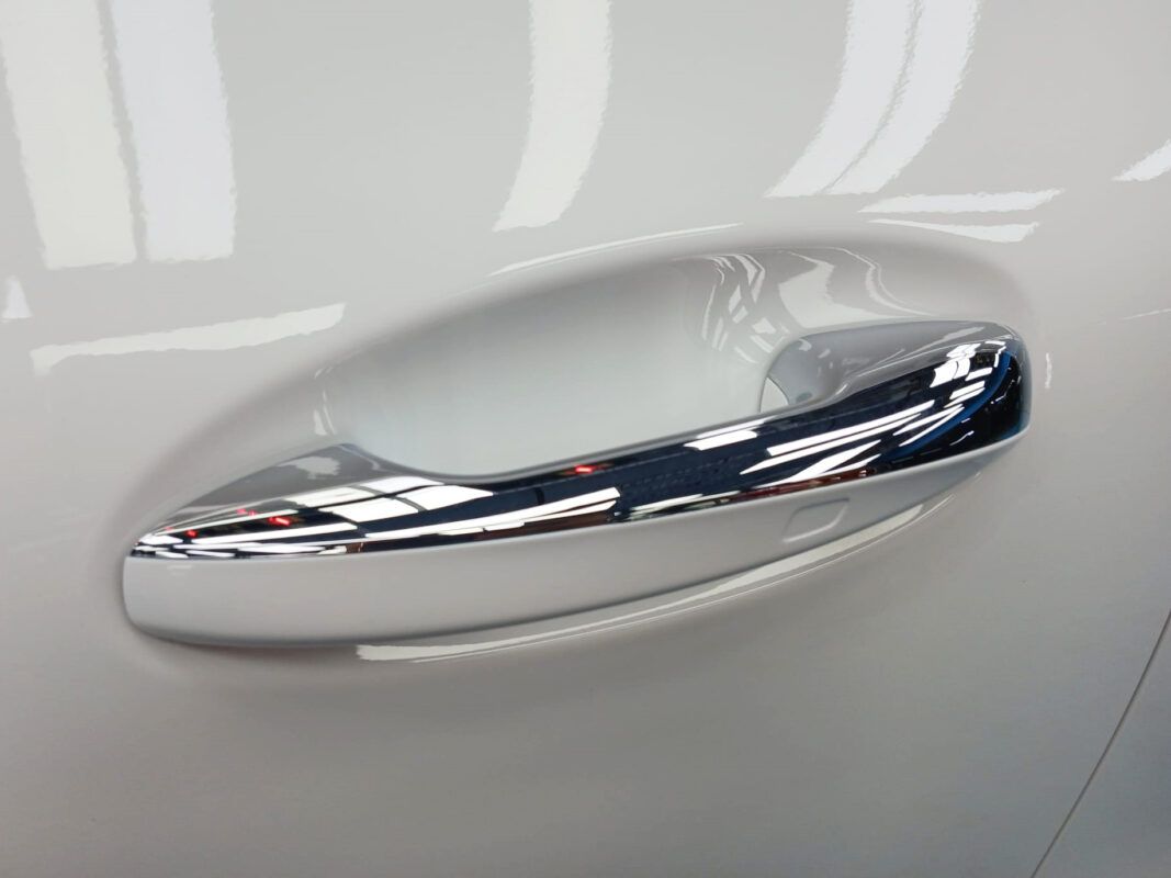 Side panel of the Mercedes-Benz GLA180 with the titanium finish locked in.