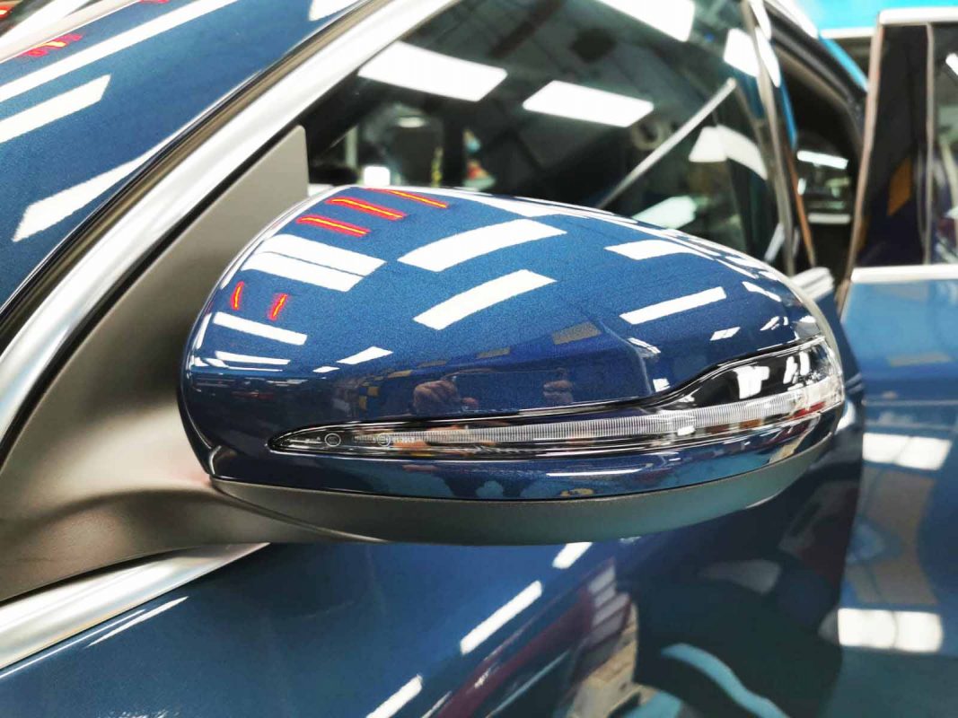 Side panel of the GLA180 with the ceramic finish locked in.