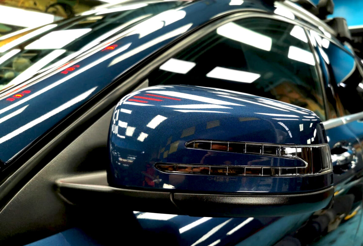 Side panel of the Mercedes-Benz GLA180 with the titanium finish locked in.