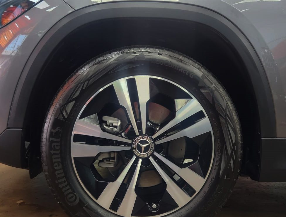 Wheel and arch detail on the Mercedes-Benz GLA180 after coating.