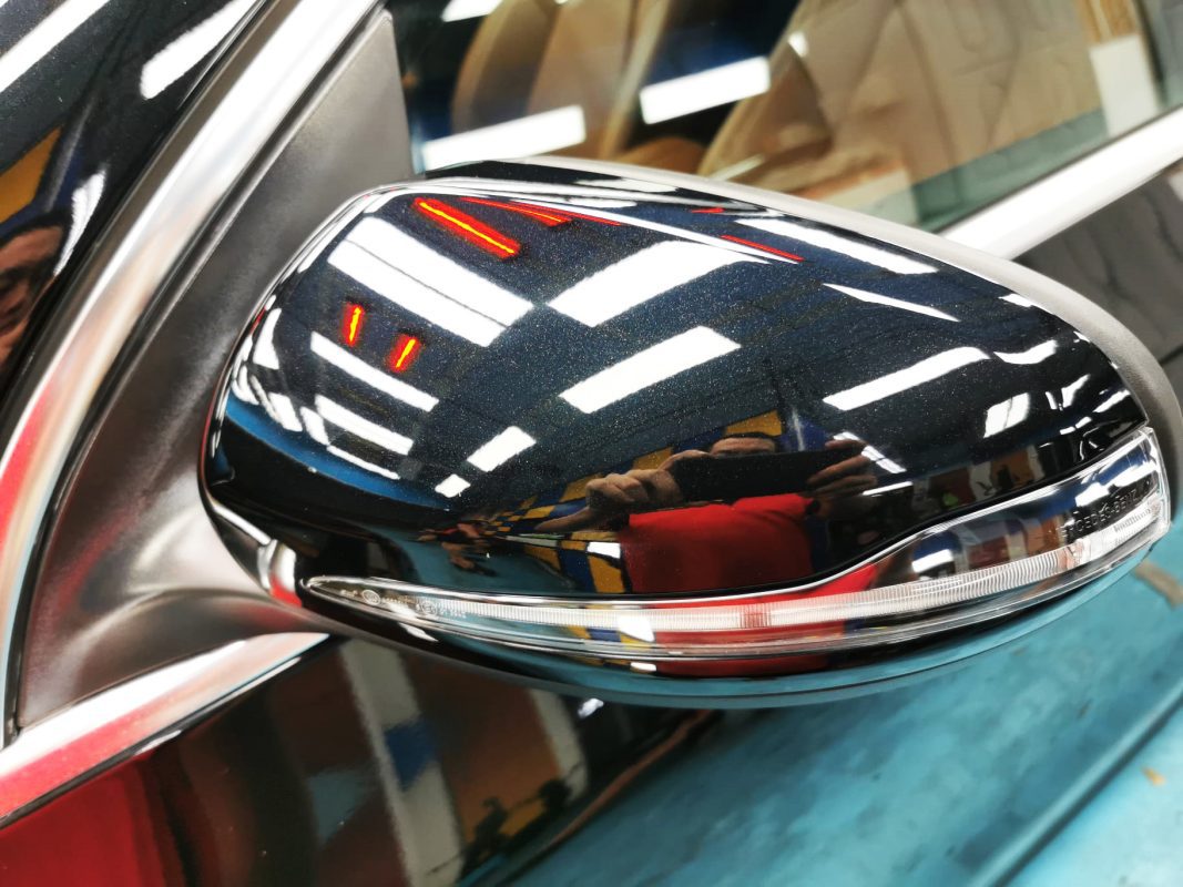 Side panel of the GLA200 with the ceramic finish locked in.