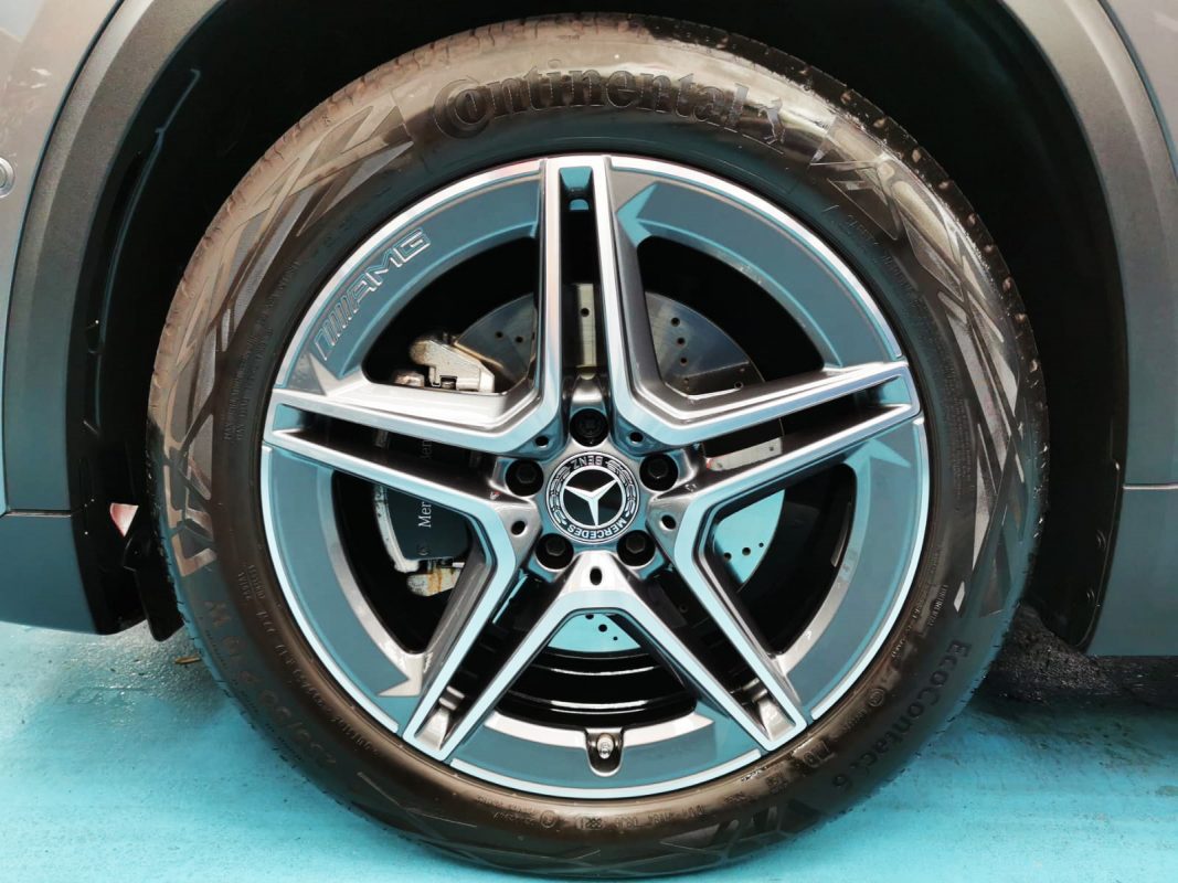 Wheel and arch detail on the Mercedes-Benz GLA200 after coating.