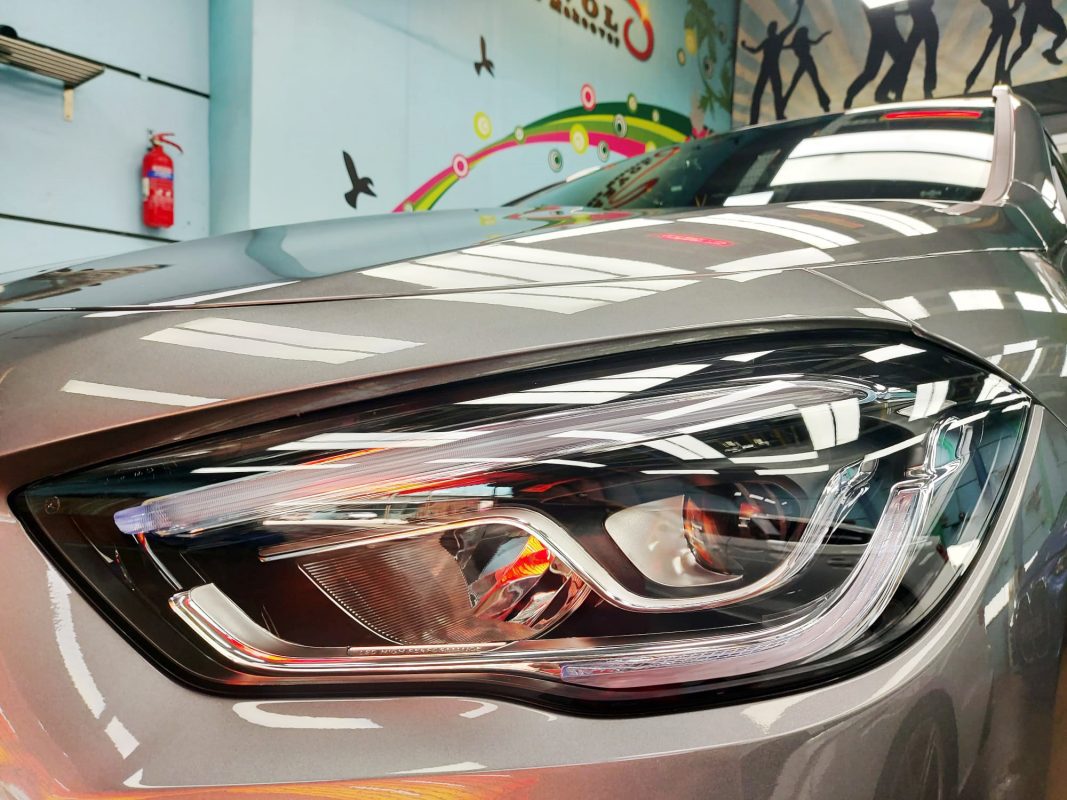 The GLA200's coated paintwork showing clean reflections.