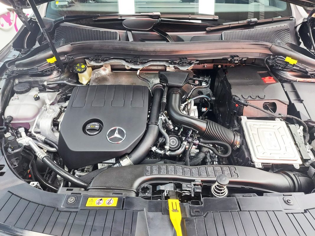 Detail of the Mercedes-Benz GLA200's bodywork sealed with ZeTough Titanium.