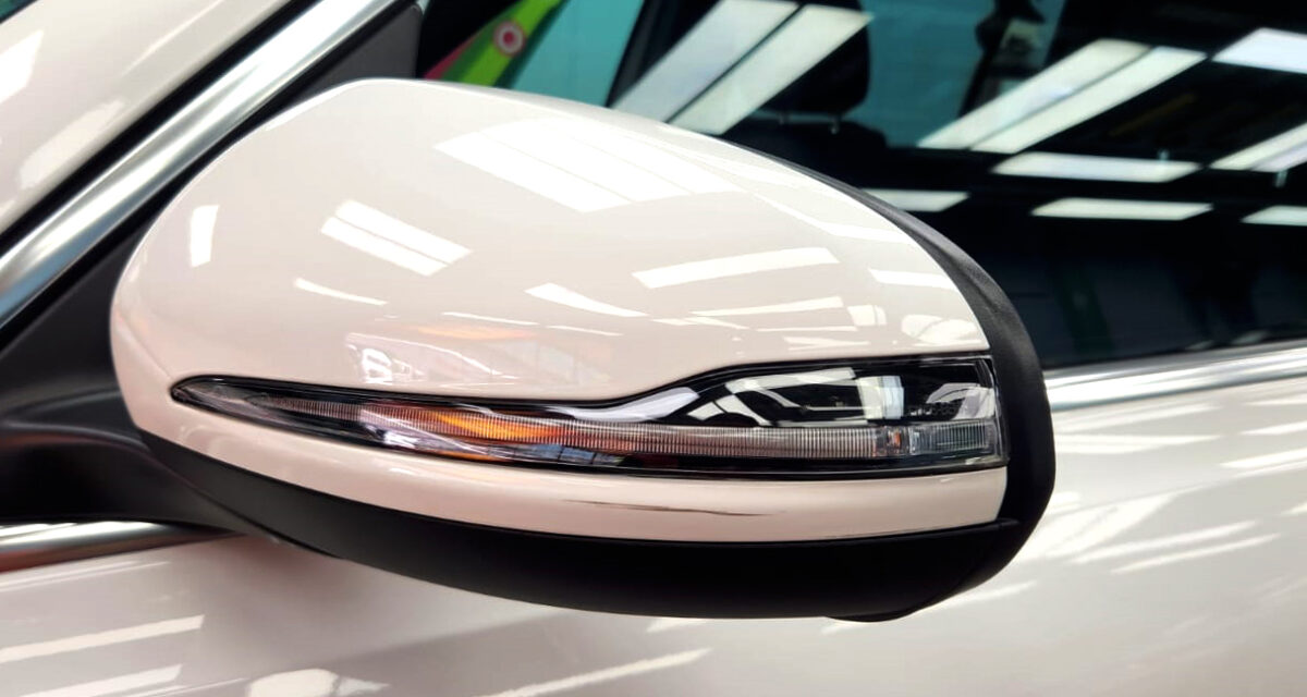 Side panel of the Mercedes-Benz GLB180 with the titanium finish locked in.