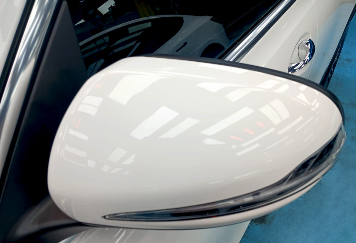 Side panel of the Mercedes-Benz GLB180 with the titanium finish locked in.