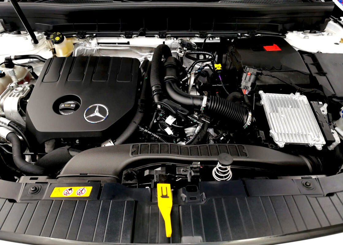 Detail of the Mercedes-Benz GLB180's bodywork sealed with ZeTough Ceramic.