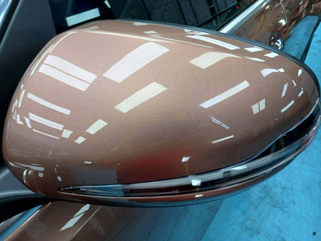 Side panel of the Mercedes-Benz GLB180 with the titanium finish locked in.