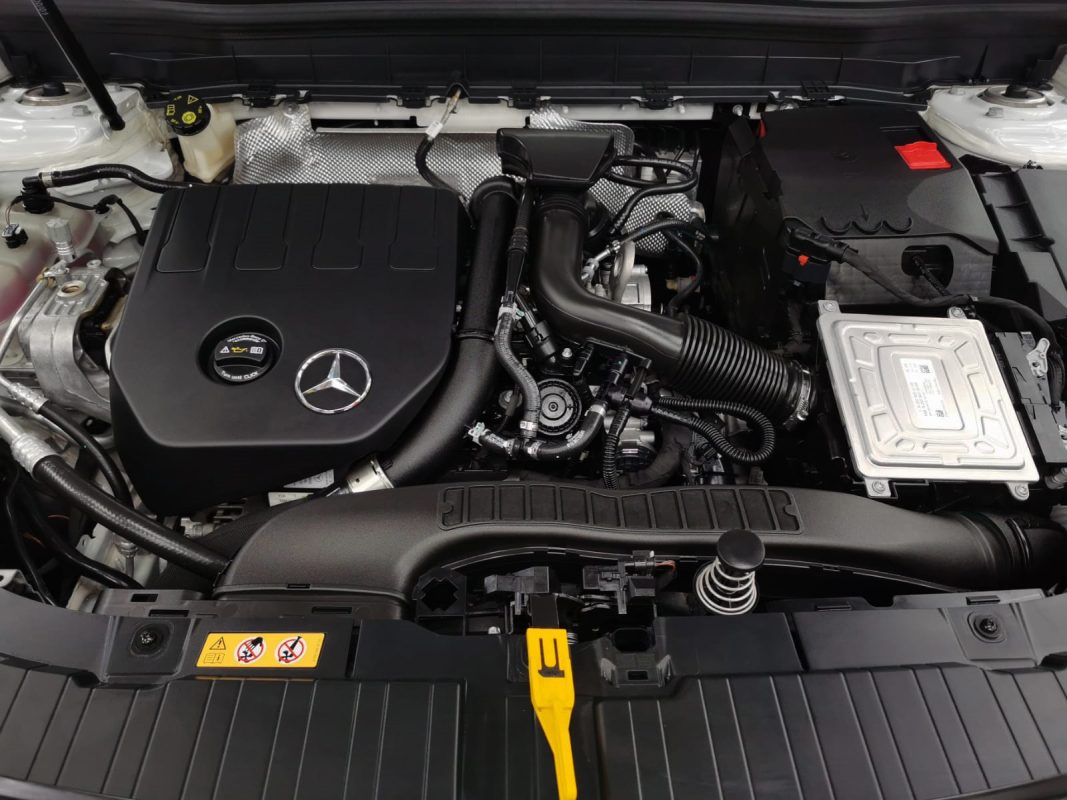 Detail of the Mercedes-Benz GLB180's bodywork sealed with ZeTough Titanium.