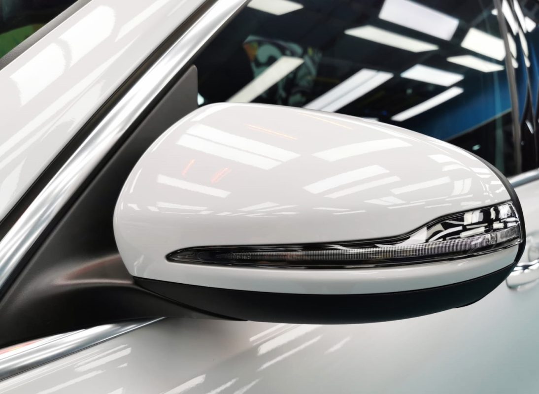 Side panel of the Mercedes-Benz GLB180 with the titanium finish locked in.