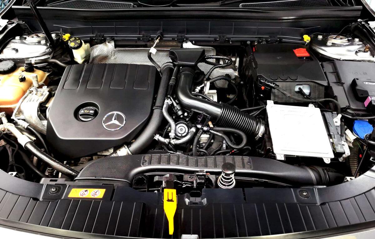 Detail of the Mercedes-Benz GLB200's bodywork sealed with ZeTough Ceramic.