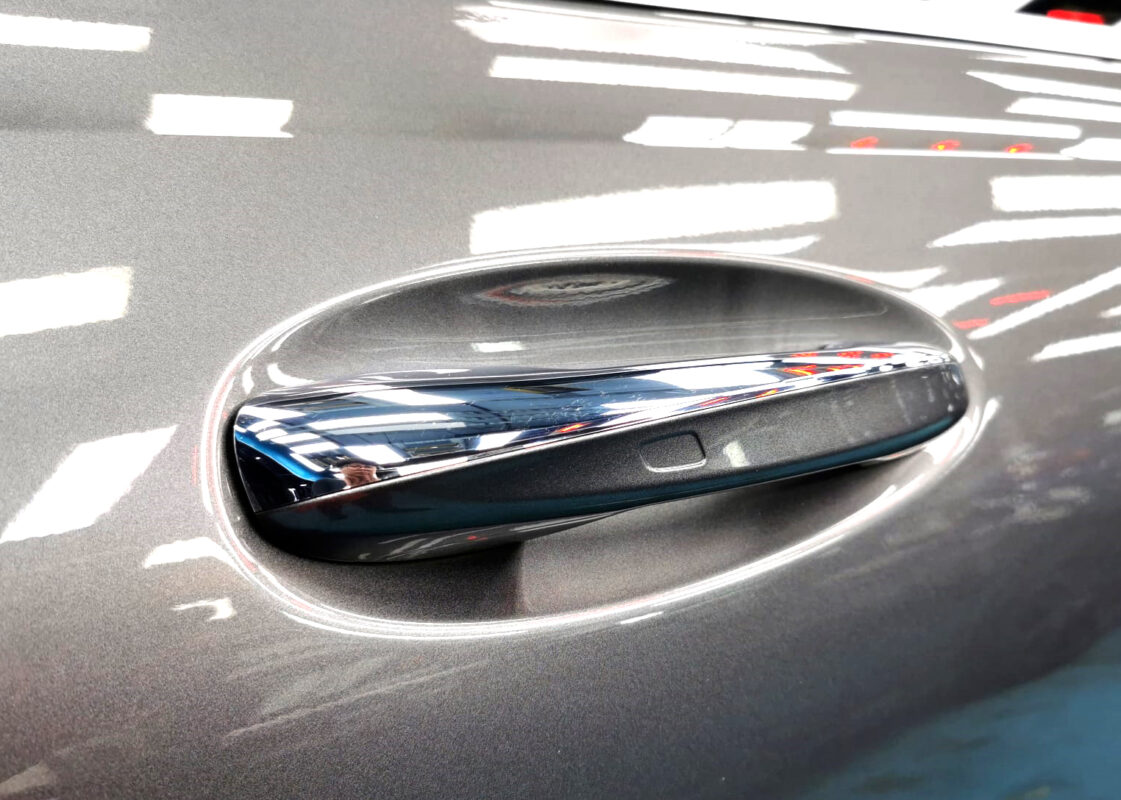 Side panel of the Mercedes-Benz GLB200 with the ceramic finish locked in.