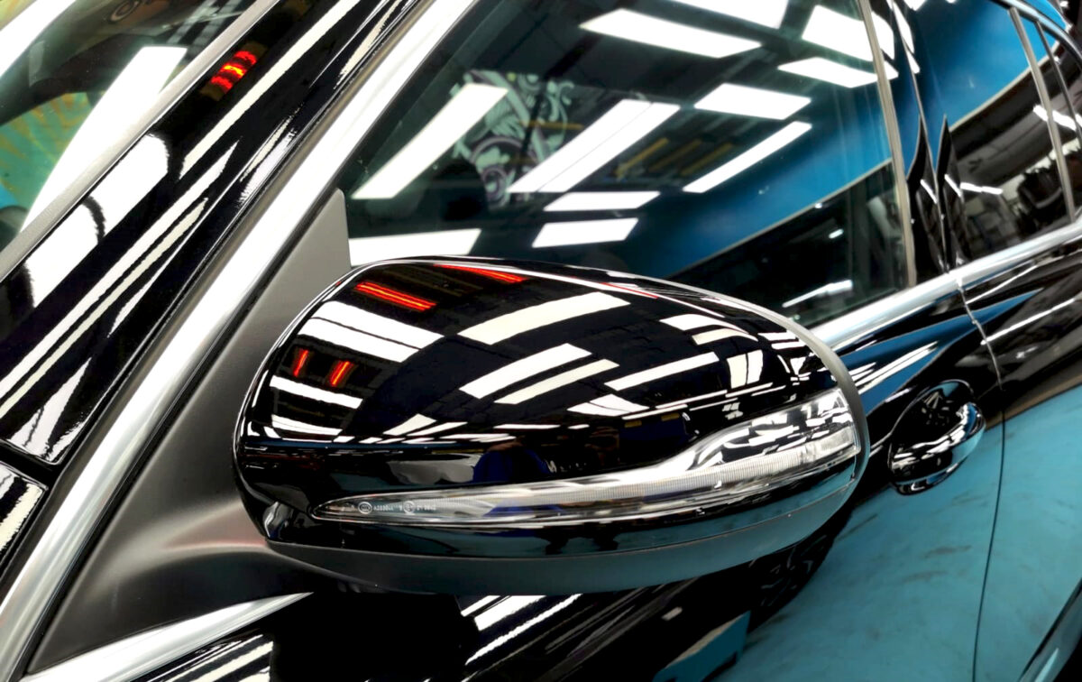 Side panel of the Mercedes-Benz GLB200 with the titanium finish locked in.