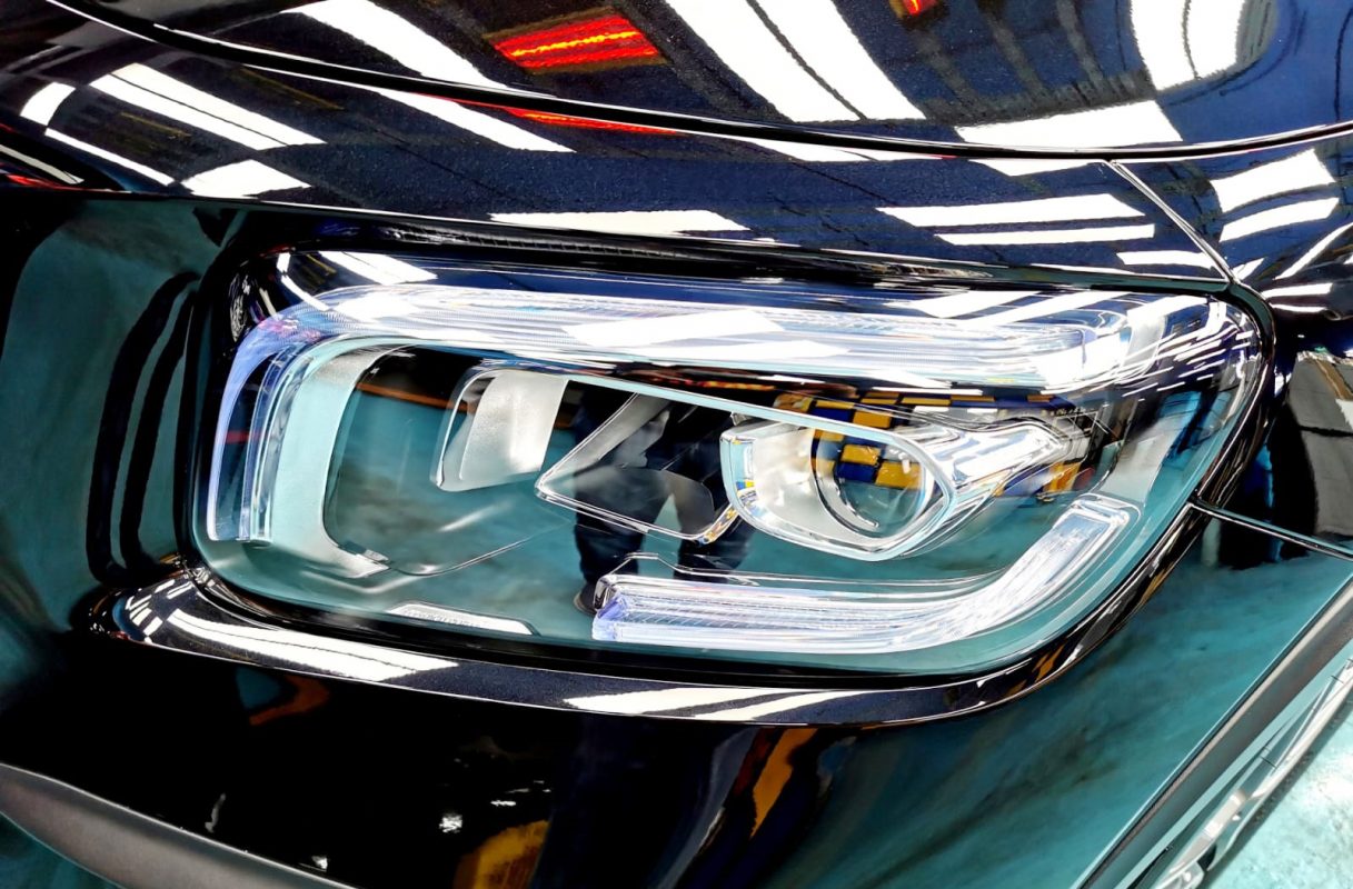 The GLB200's coated paintwork showing clean reflections.