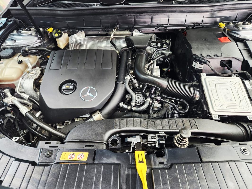 Detail of the Mercedes-Benz GLB200's bodywork sealed with ZeTough Ceramic.