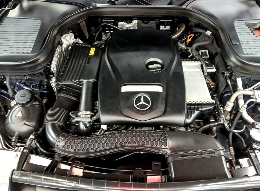 Detail of the Mercedes-Benz GLC 250's bodywork sealed with ZeTough Ceramic.