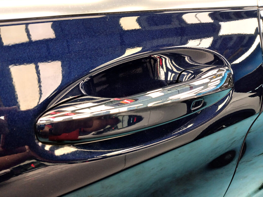 Front three-quarter view of the Mercedes-Benz GLC 250 after coating.