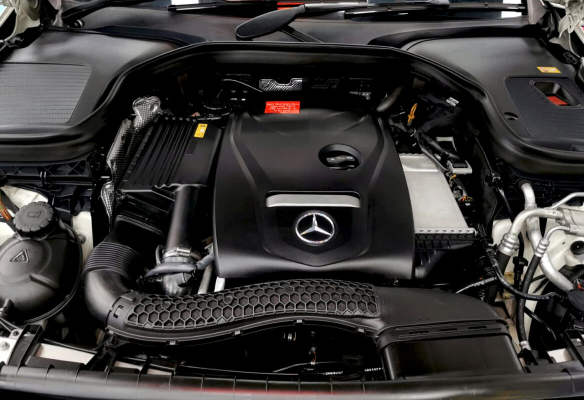 Detail of the Mercedes-Benz GLC 250's bodywork sealed with ZeTough Ceramic.