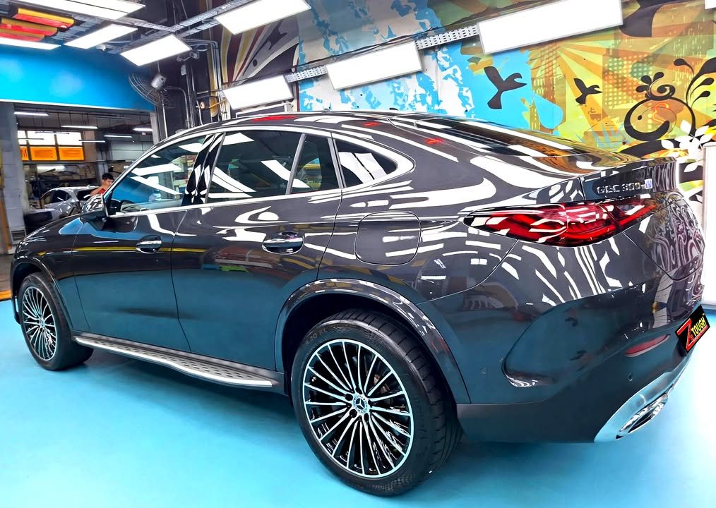 Rear three-quarter view of the GLC 300e Coupe with multi-spoke alloy wheels.