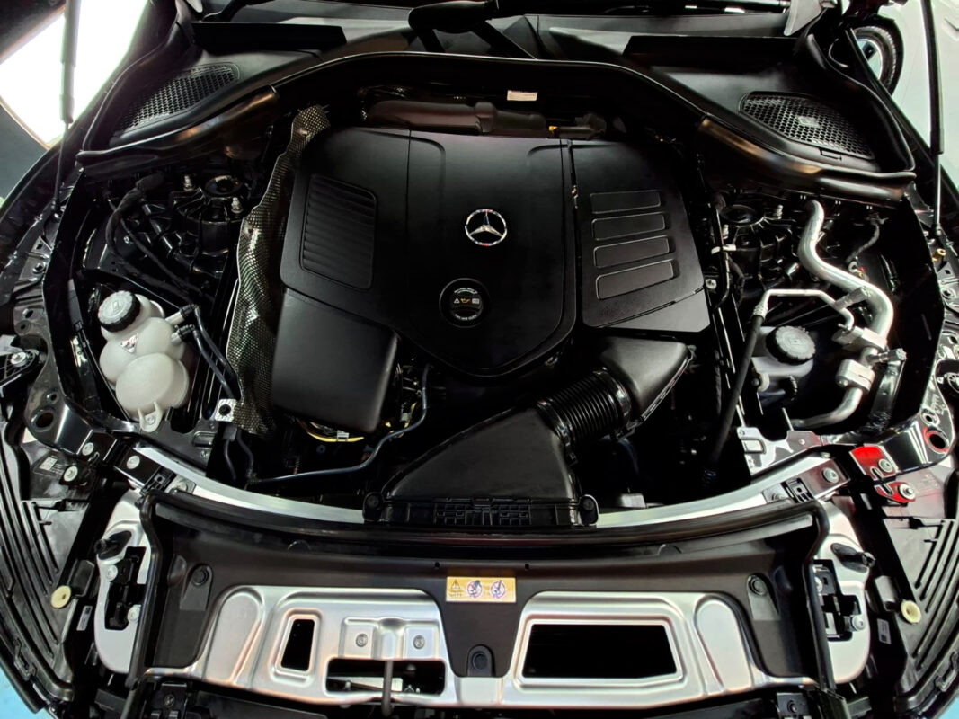 Detail of the Mercedes-Benz GLC200's bodywork sealed with ZeTough Ceramic.