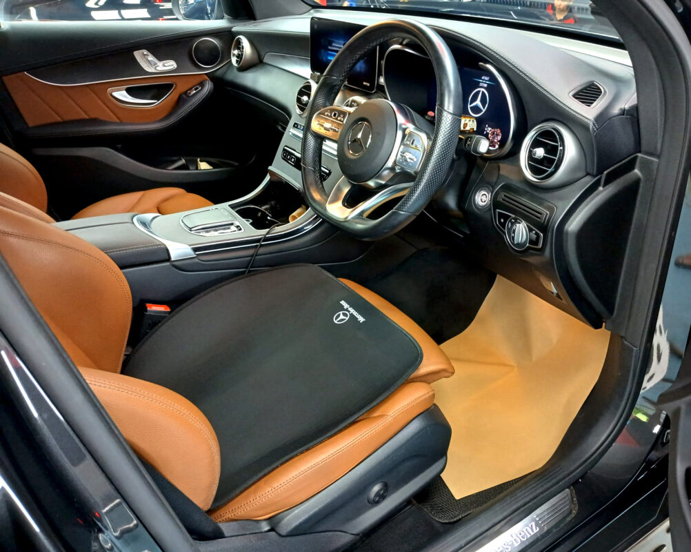 Detail of the Mercedes-Benz GLC200's bodywork sealed with ZeTough Titanium.