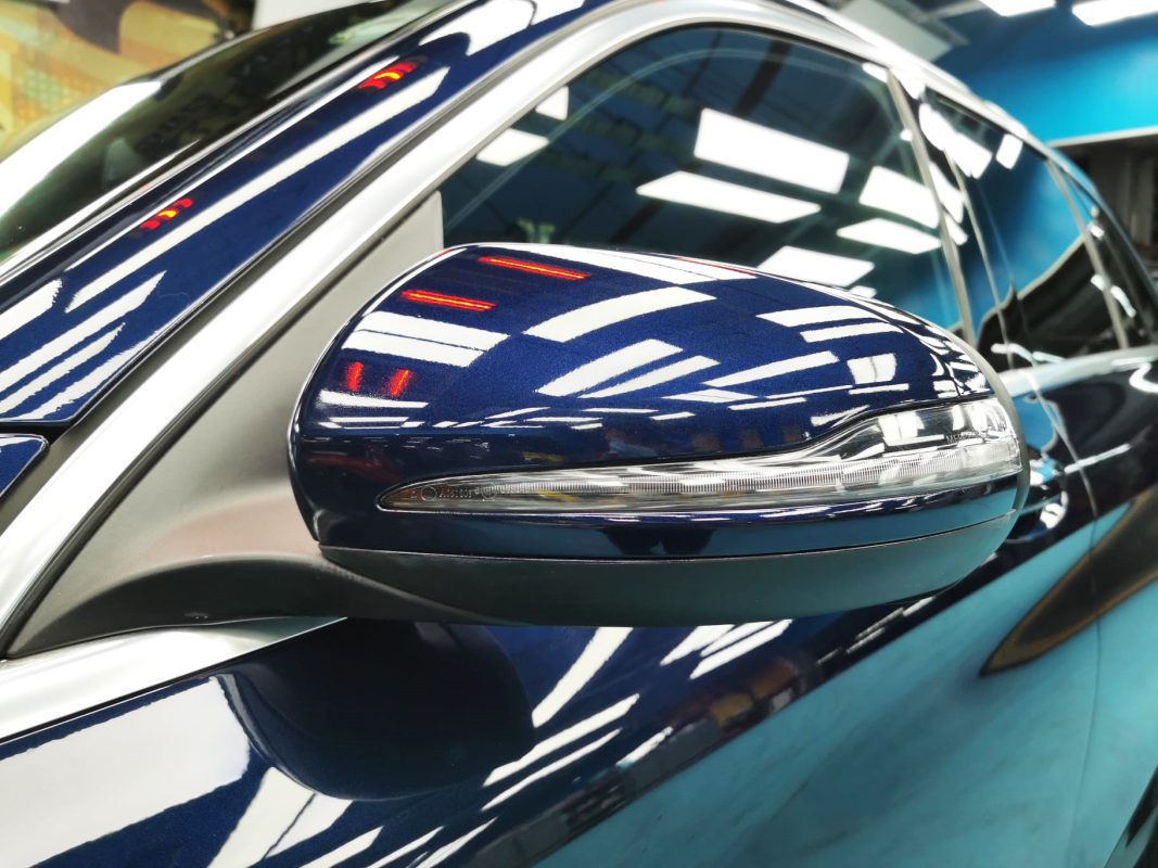 Side panel of the GLC200 with the ceramic finish locked in.