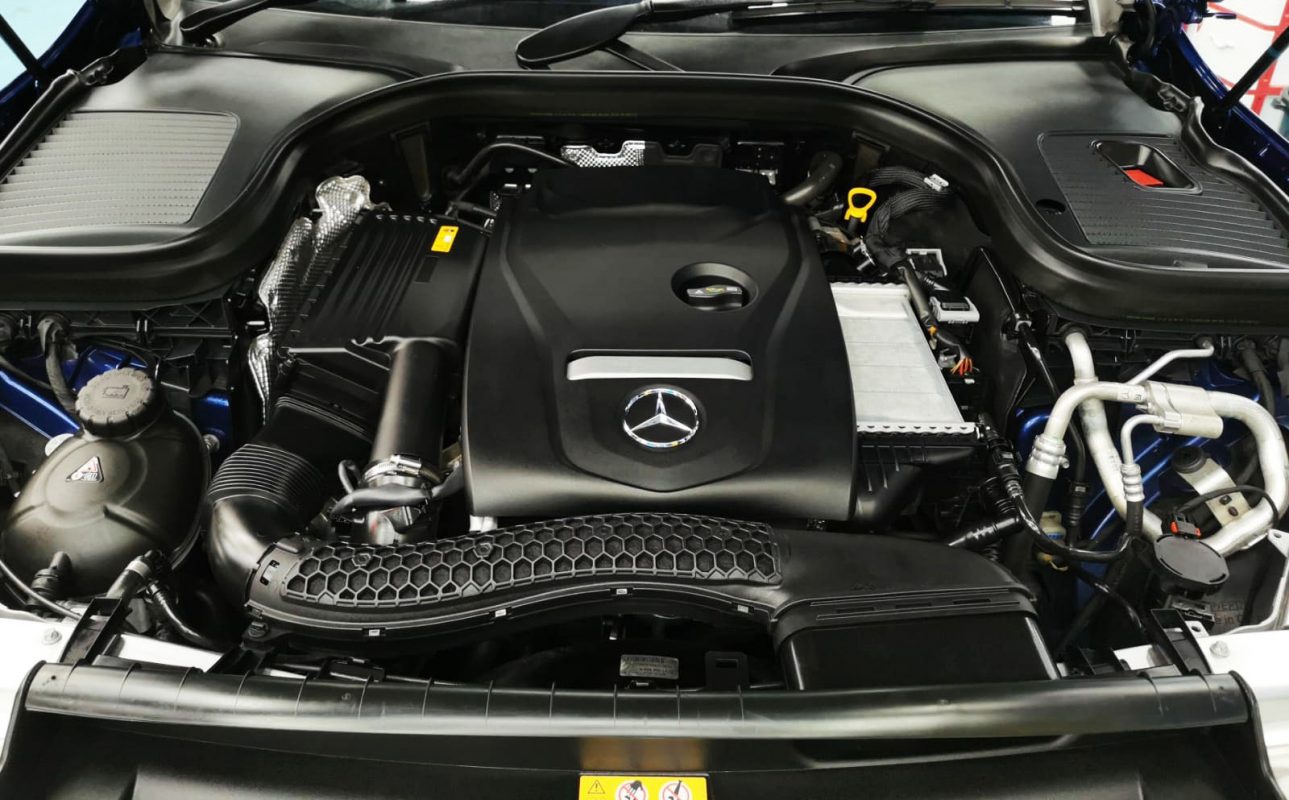 Detail of the Mercedes-Benz GLC200's bodywork sealed with ZeTough Titanium.