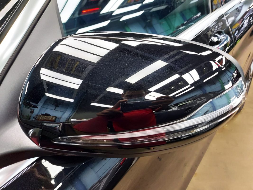Side panel of the Mercedes-Benz GLC220d with the titanium finish locked in.