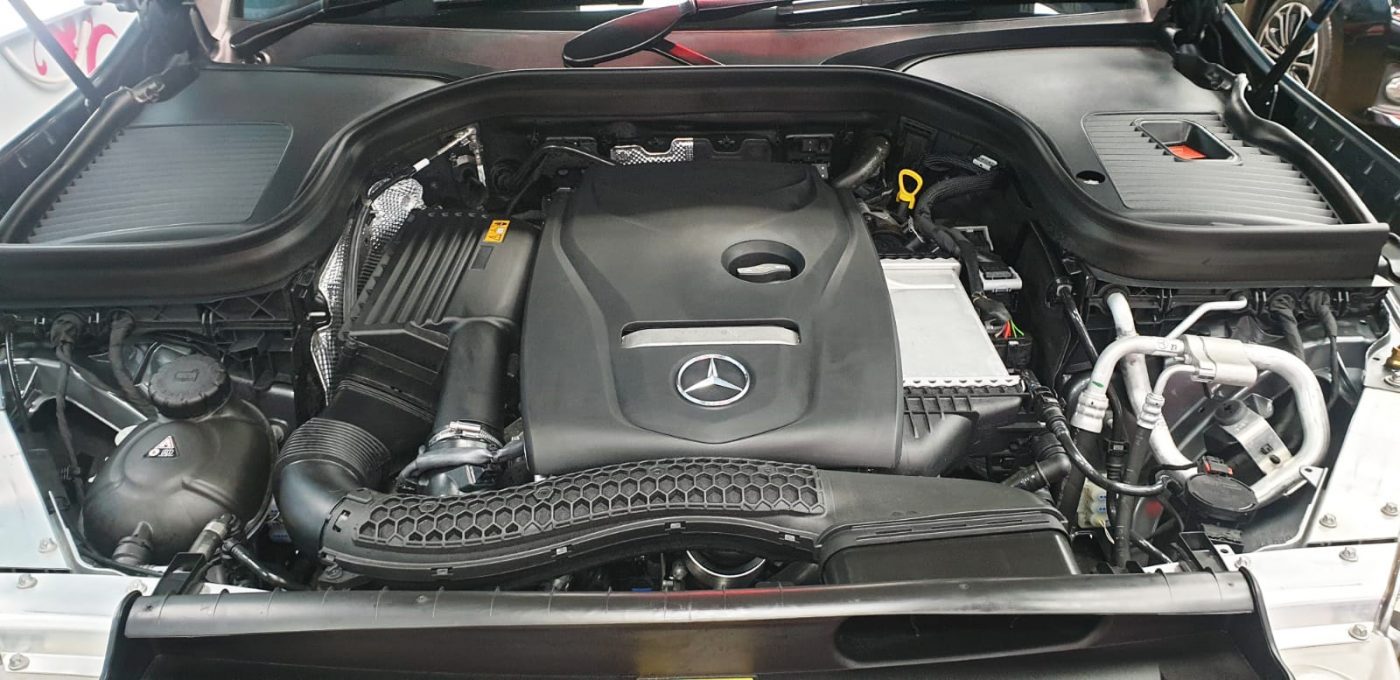 Detail of the Mercedes-Benz GLC250 AMG's bodywork sealed with ZeTough Titanium.