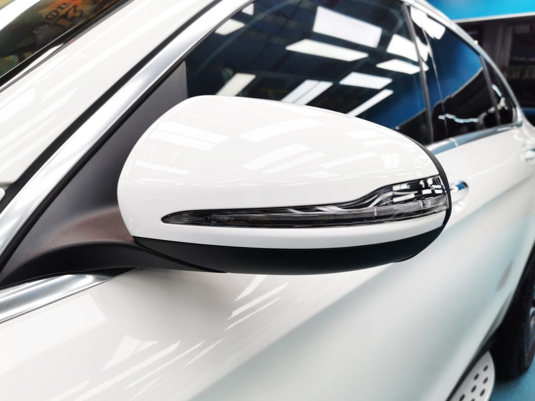 Side panel of the GLC300 with the ceramic finish locked in.