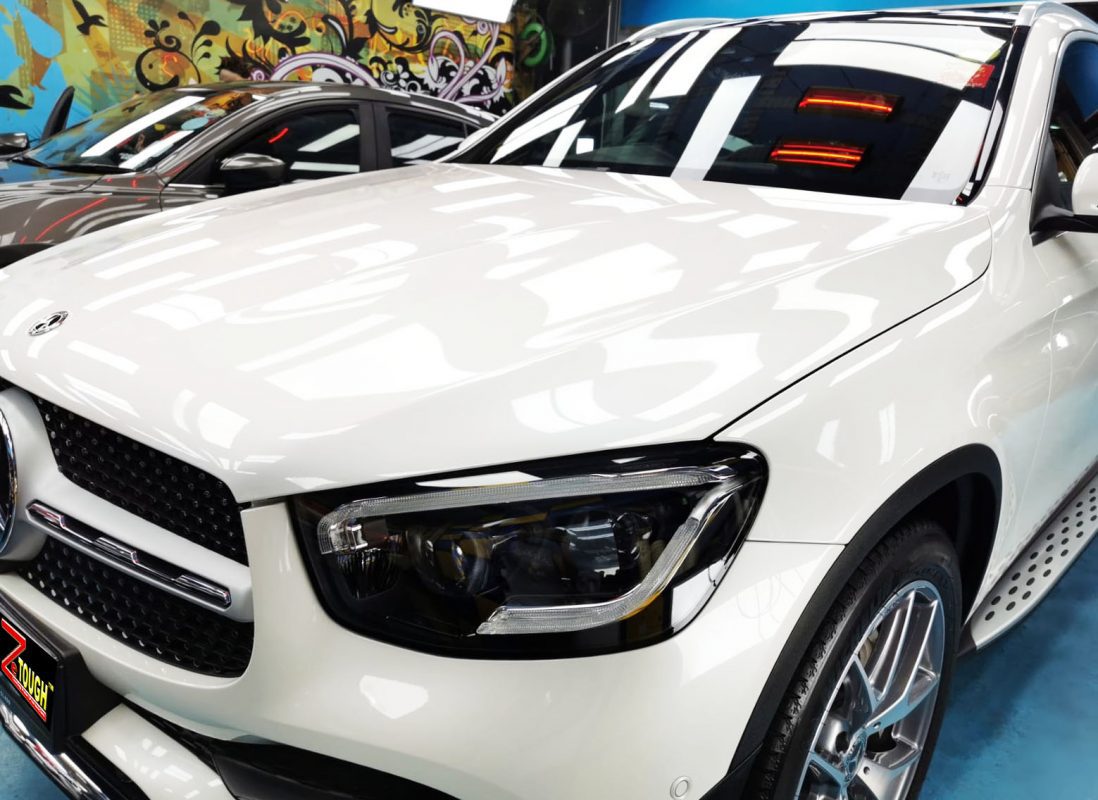 Side view of the Mercedes-Benz GLC300 after the titanium coating.