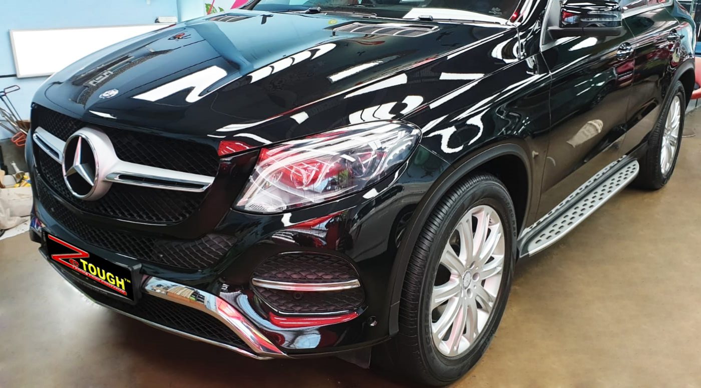 The Mercedes-Benz GLE400 from a side angle after the titanium coating.