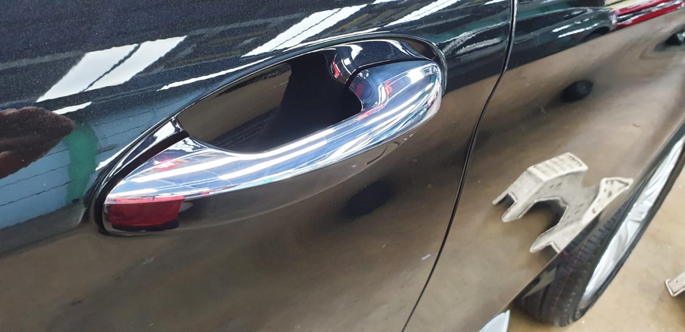 Front three-quarter view of the Mercedes-Benz GLE400 after coating.