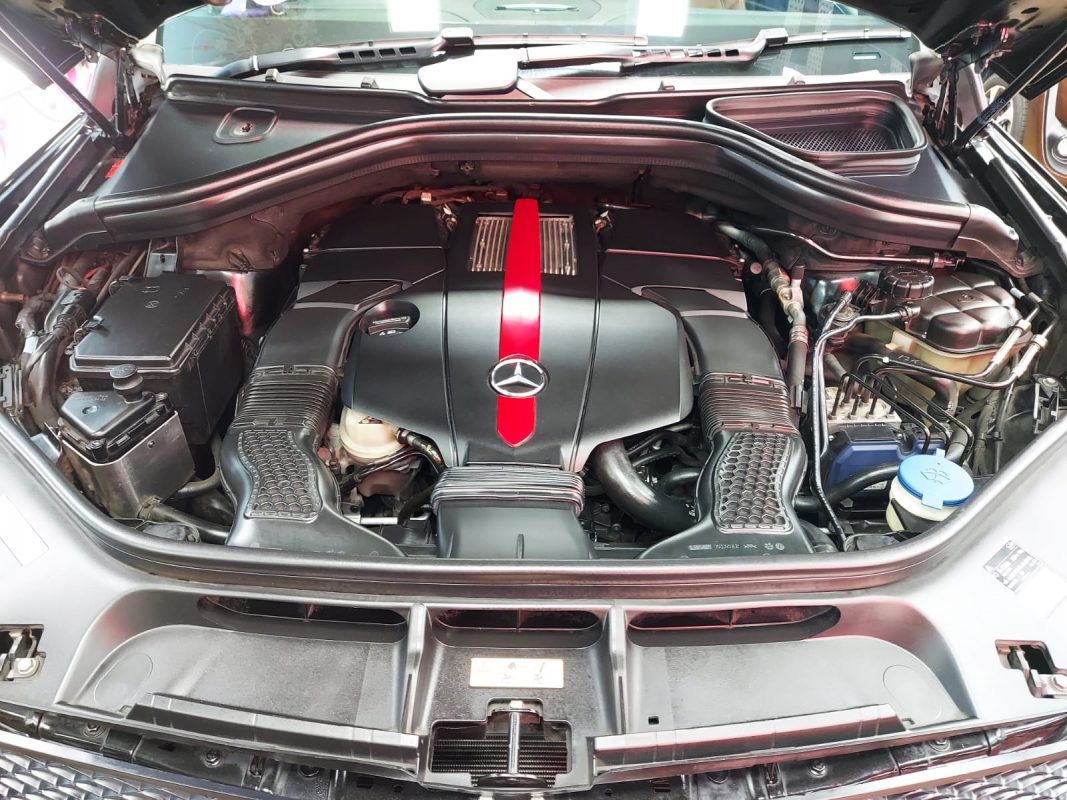 Detail of the Mercedes-Benz GLE450 AMG's bodywork sealed with ZeTough Titanium.