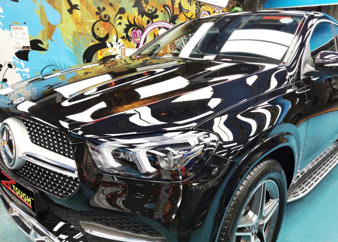 The Mercedes-Benz GLE450 from a side angle after the ceramic coating.