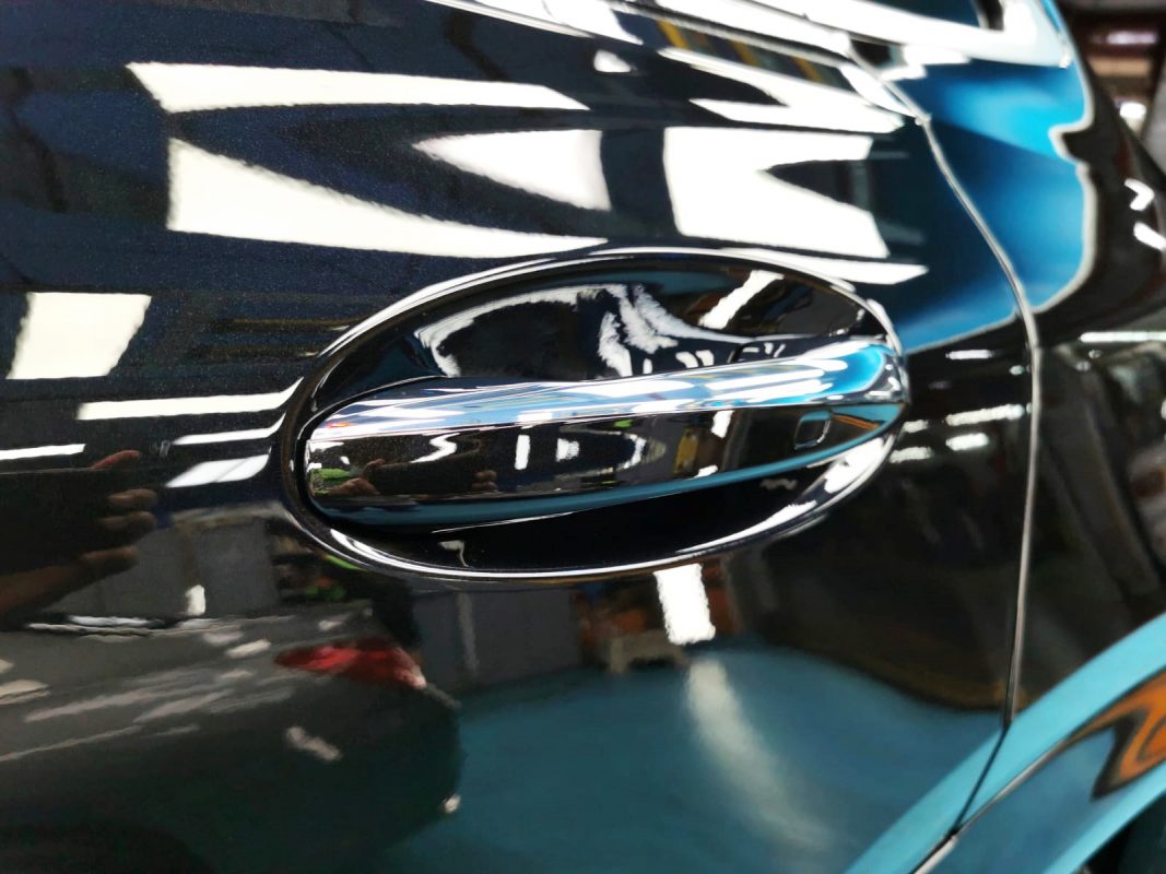 Front three-quarter view of the Mercedes-Benz GLE450 after coating.