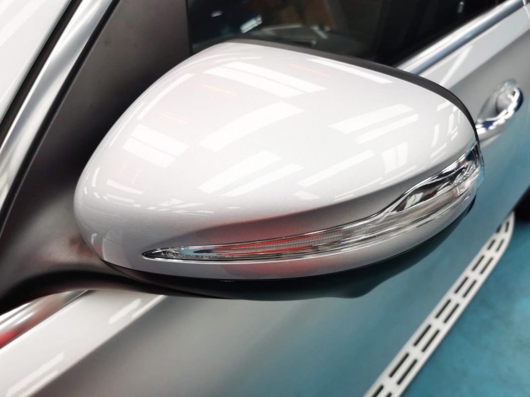 Side panel of the Mercedes-Benz GLE450 with the ceramic finish locked in.
