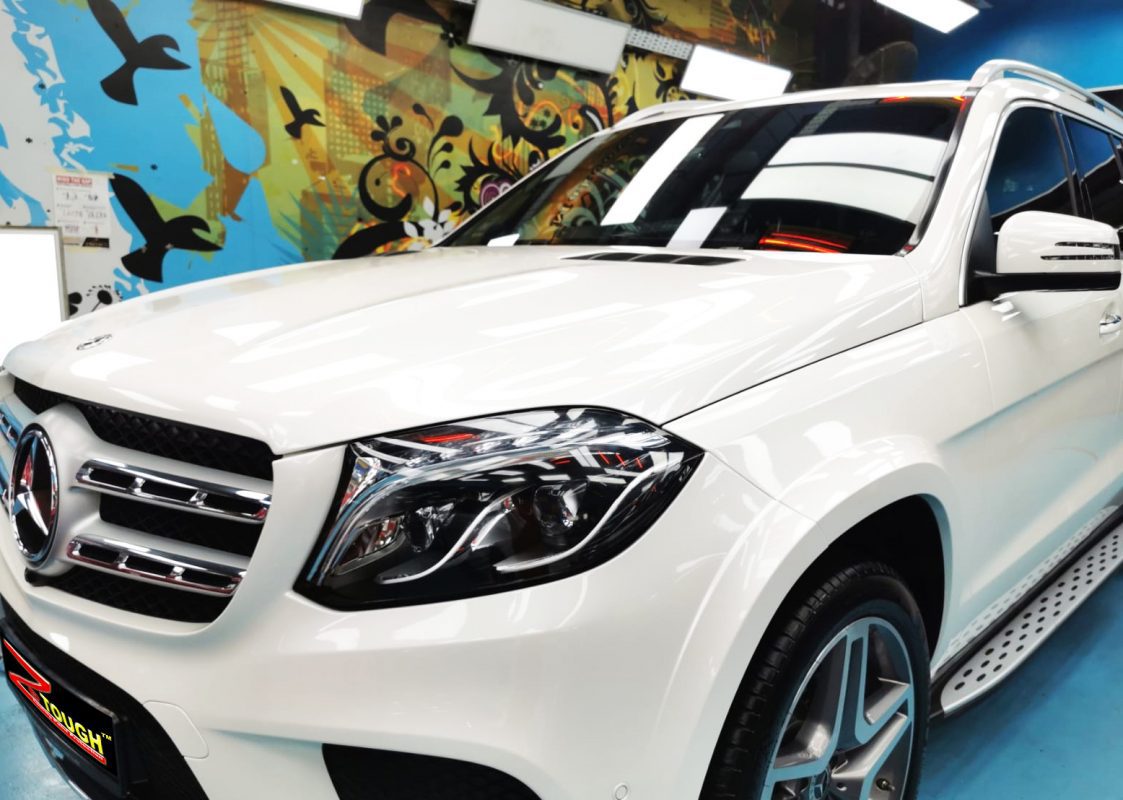 The Mercedes-Benz GLS400 from a side angle after the titanium coating.