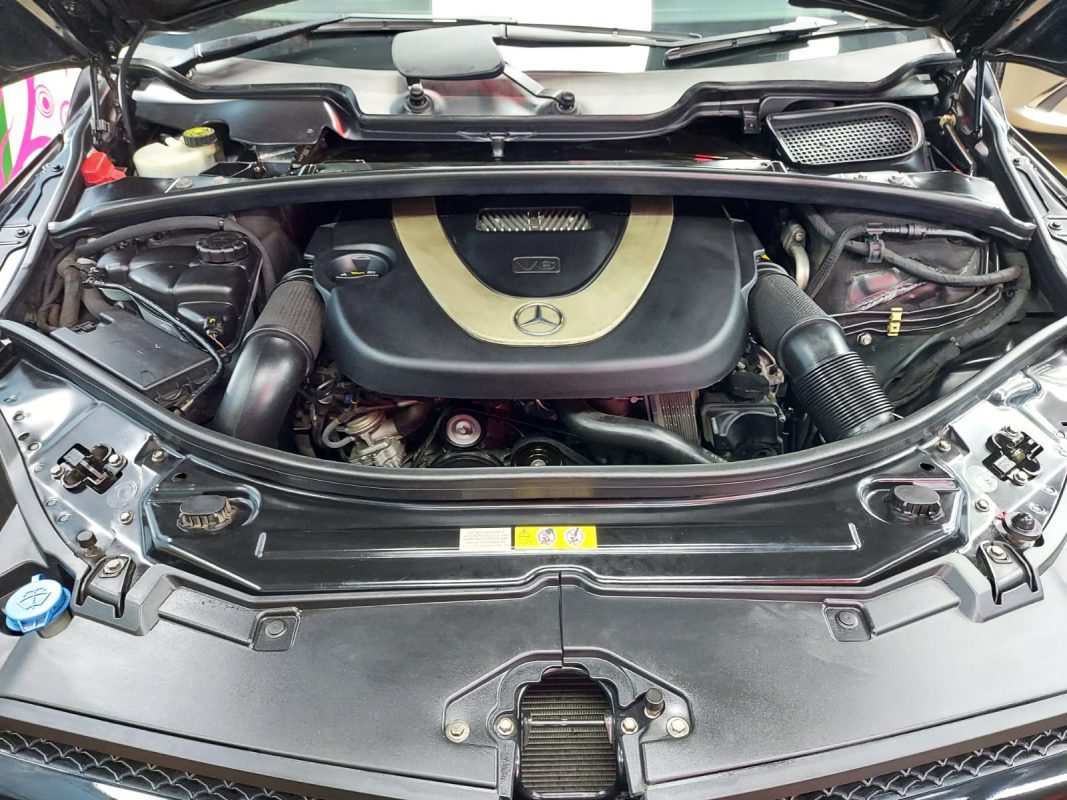 Detail of the R300L's bodywork sealed with ZeTough Ceramic.