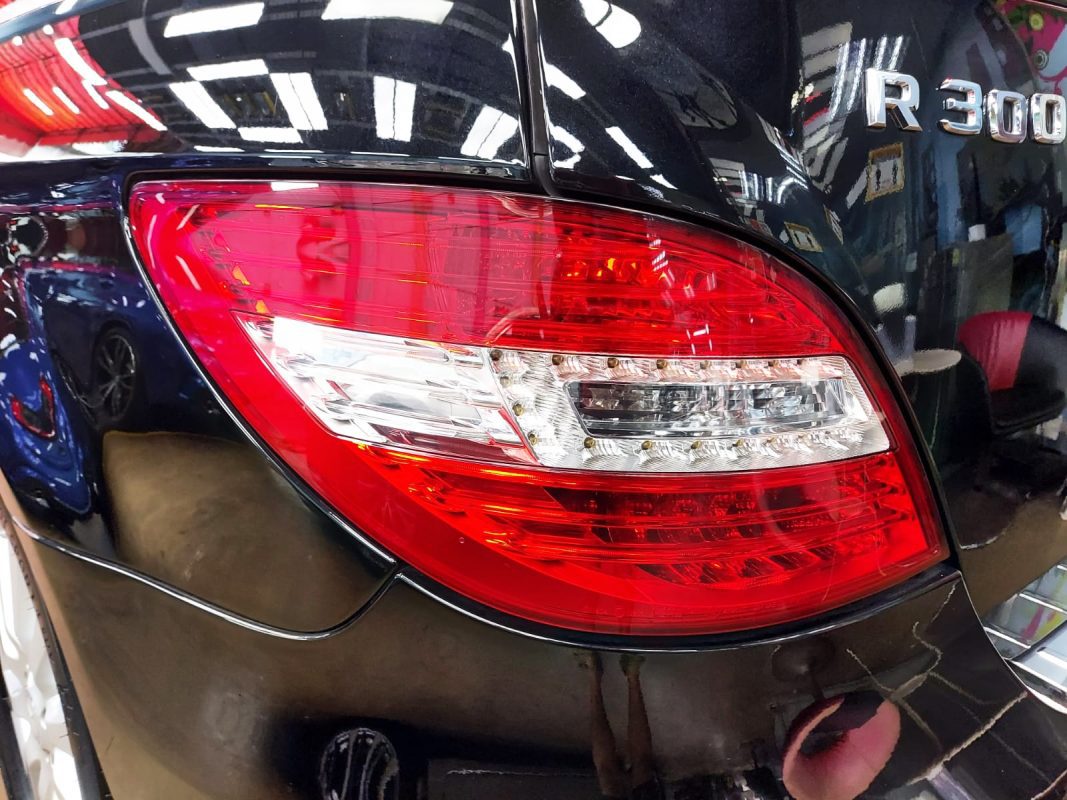 Rear quarter of the R300L, glossy and protected.