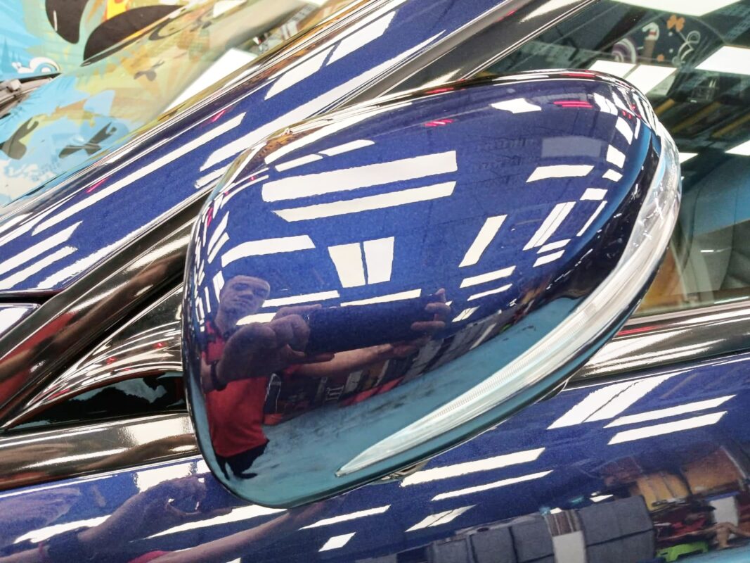 Side panel of the Mercedes-Benz S320L with the ceramic finish locked in.