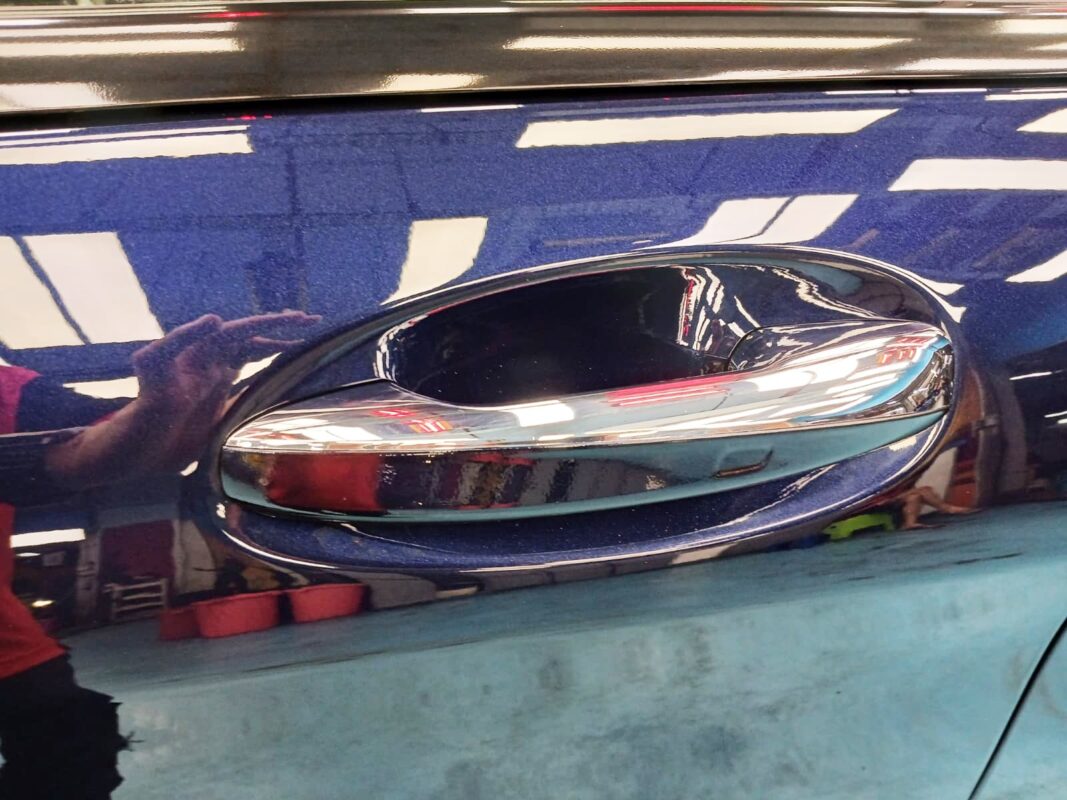 Front three-quarter view of the Mercedes-Benz S320L after coating.