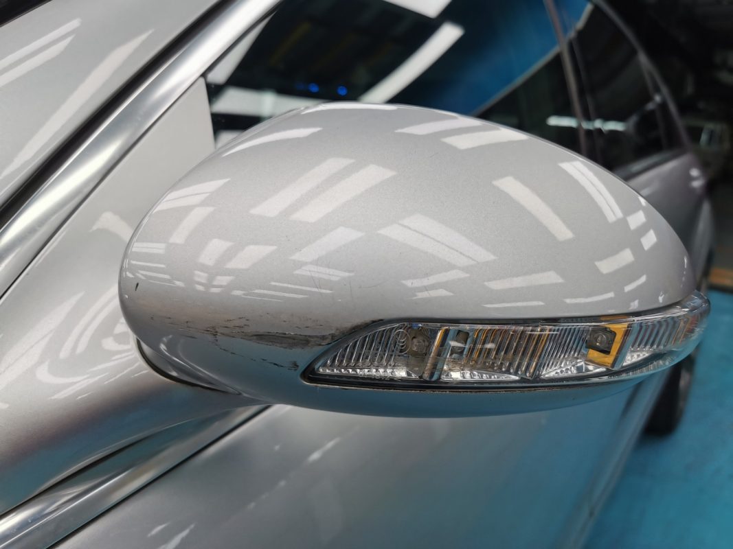 The Mercedes-Benz S350L from another angle at intake.